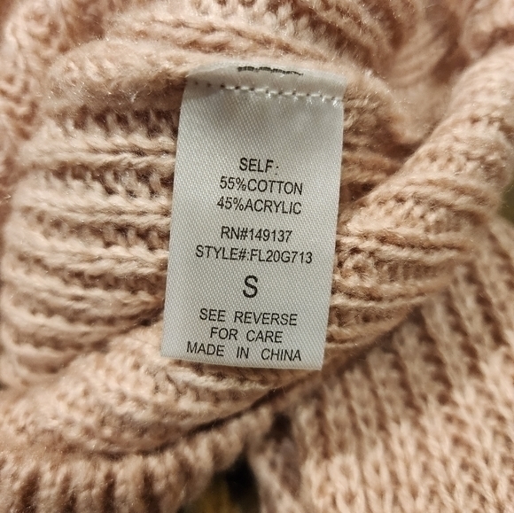 Fashion Nova Off The Shoulder Crop Top Pink Sweater Size Small‎ New With Tags - Picture 8 of 14